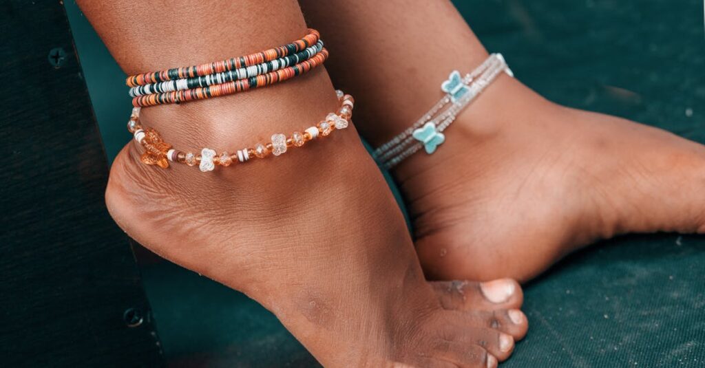 découvrez notre collection de chevillières tendance pour sublimer vos chevilles. styles variés, matériaux de qualité et designs élégants pour toutes les occasions. faites briller votre été avec nos anklets !