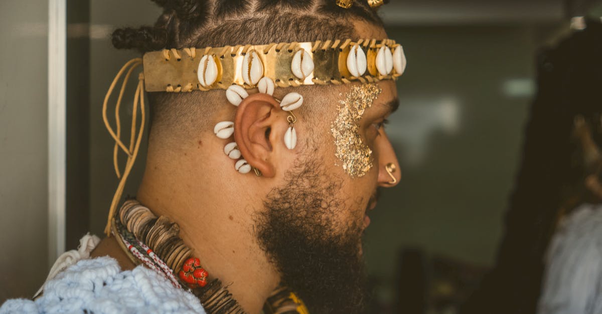 découvrez l'univers fascinant des coquillages cowrie, leurs variétés, leur histoire riche et leur utilisation dans l'artisanat et la mode. plongez dans la beauté naturelle de ces trésors marins.